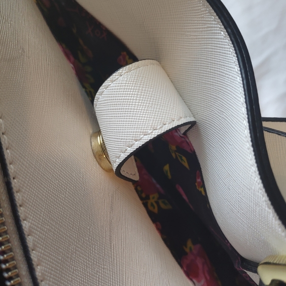 Betsey Johnson White Purse Floral Print Interior w/ Large Bow - Picture 5 of 15